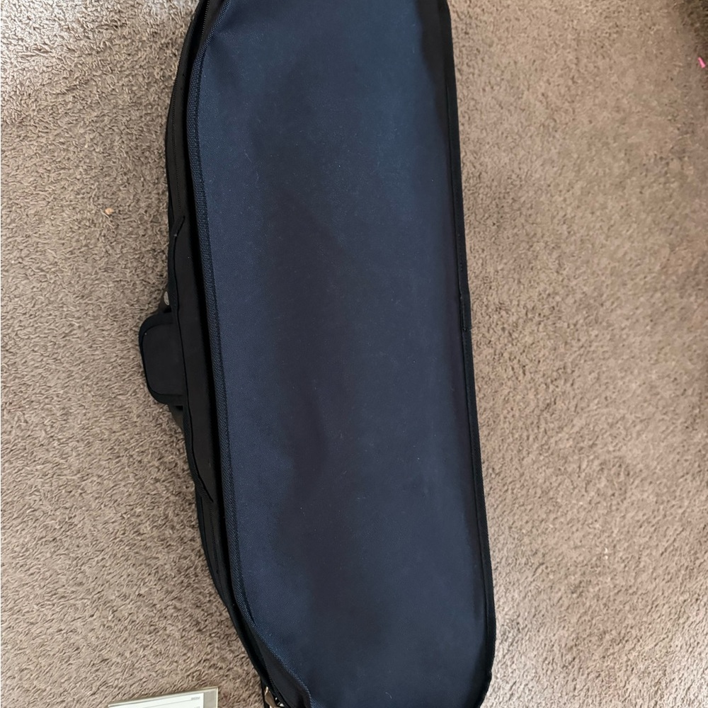 Bobelock 4/4 full size violin case Black with Shoulder Strap - Picture 3 of 3
